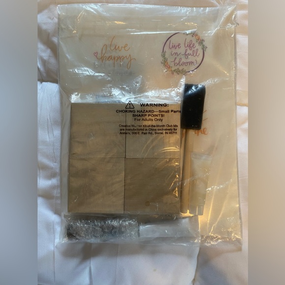 6/$20 Annie's Creative Woman Kit-of-the-Month Club mini Magnets CWC137 NWT - Picture 3 of 6